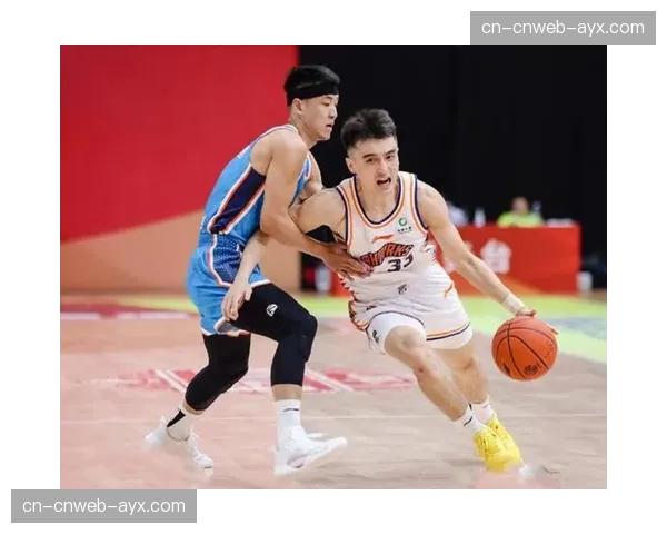 新疆伊力特加时憾负上海久事，季后赛主场优势争夺白热化